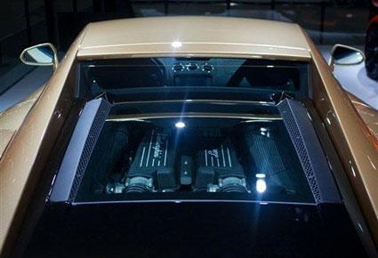 لامبورغيني تطلق سيارة جالاردو LP560-4 الذهبية